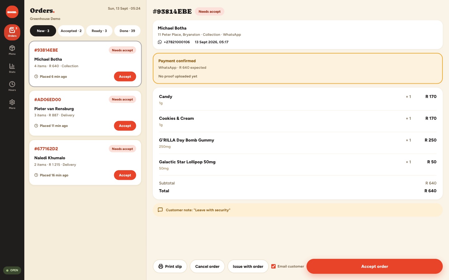 The orders screen: a new order with items, payment confirmed and an Accept button